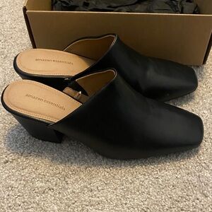Amazon Essentials Women's Classic Black Mules